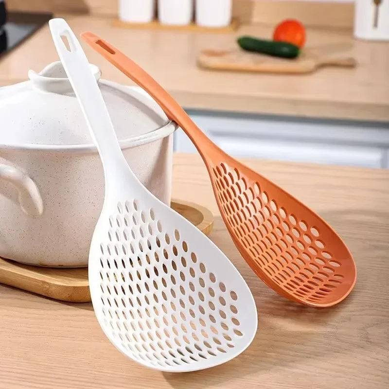 1PC Kitchen and home use long handle is not easy to deform the leakage spoon filtration fishing noodles fishing dumplings spoon