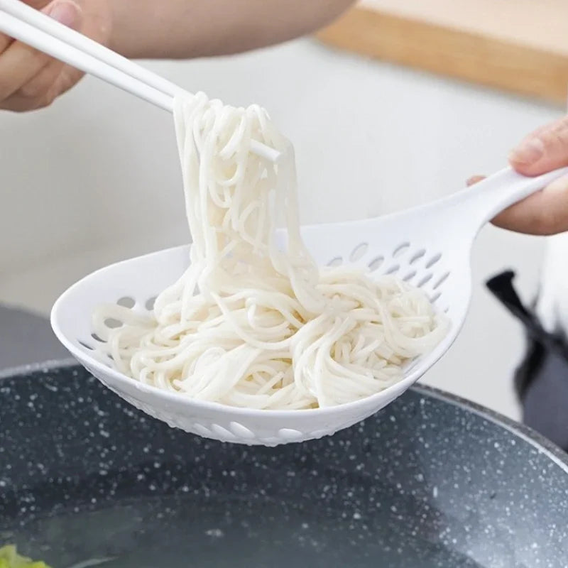 1PC Kitchen and home use long handle is not easy to deform the leakage spoon filtration fishing noodles fishing dumplings spoon